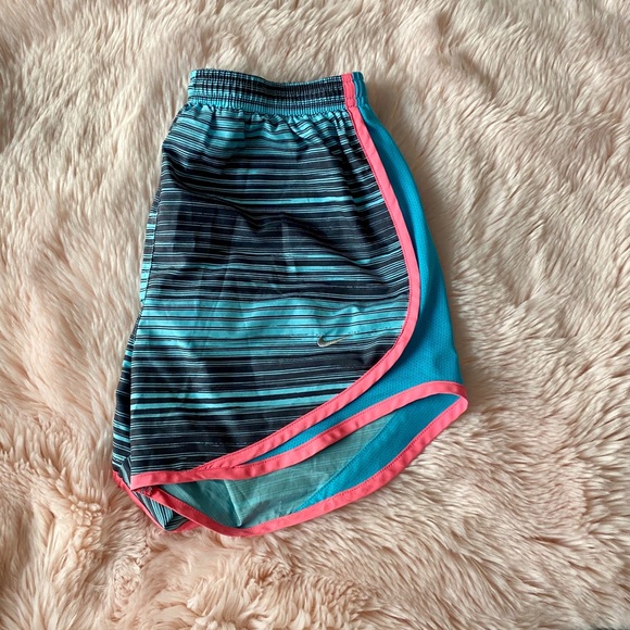 Nike Dri-Fit Tempo stunning shorts - Picture 2 of 2